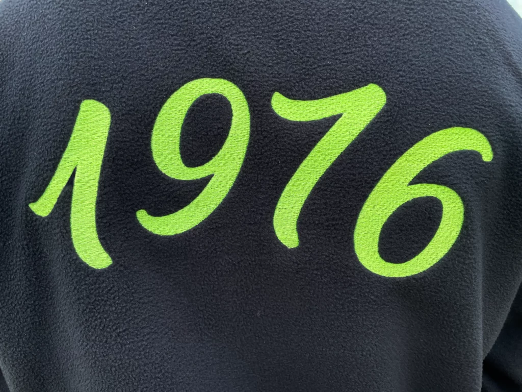 image d'une broderie avec comme inscription "1976"